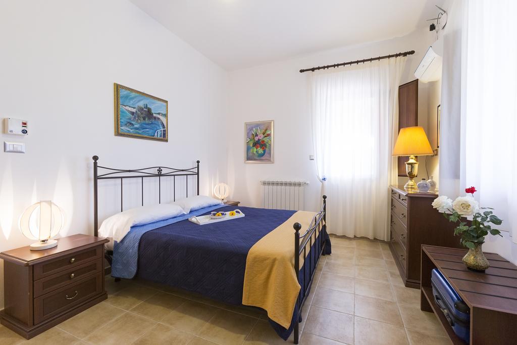 הוילה מיסטרביאנקו Orange Park - Agriturismo מראה חיצוני תמונה